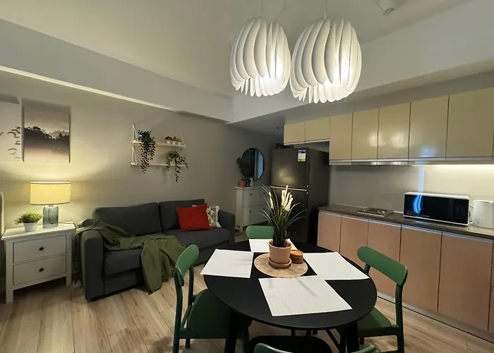 Apartment Stunning 1br With Balcony Facing Grand Canal View